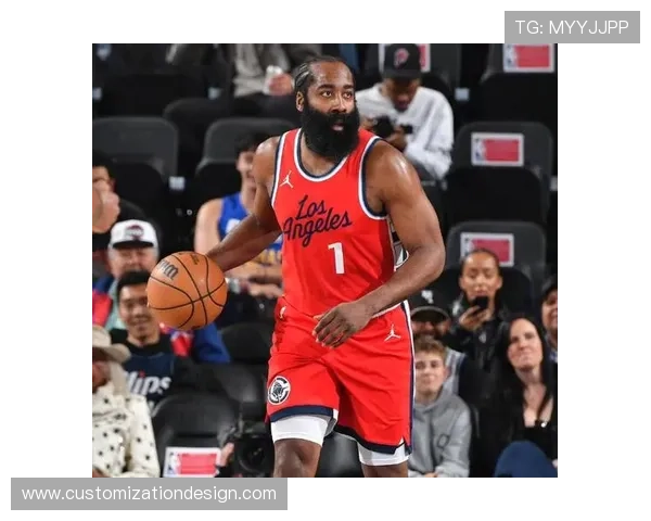 哈登绝杀莱昂纳德瞬间回顾压哨中投险胜的精彩时刻